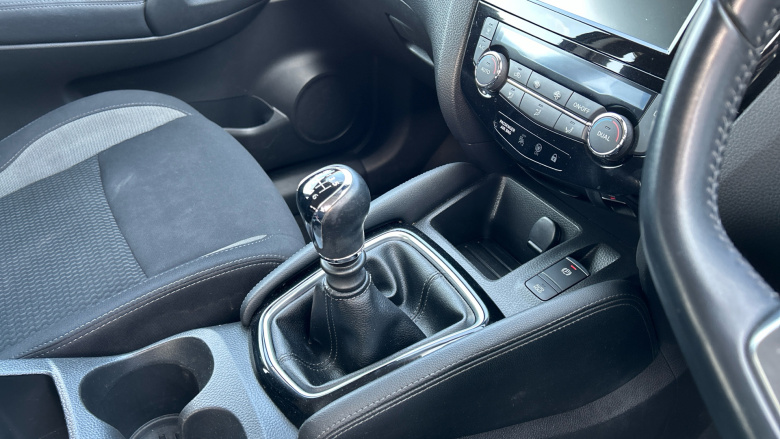 Nissan Qashqai 1.3 DiG-T Acenta Premium 5dr Petrol Hatchback